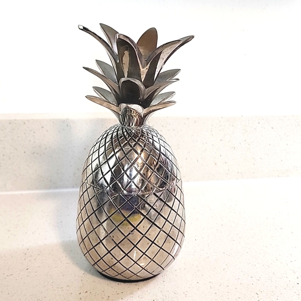 Metal Pineapple almost 9 inches tall
